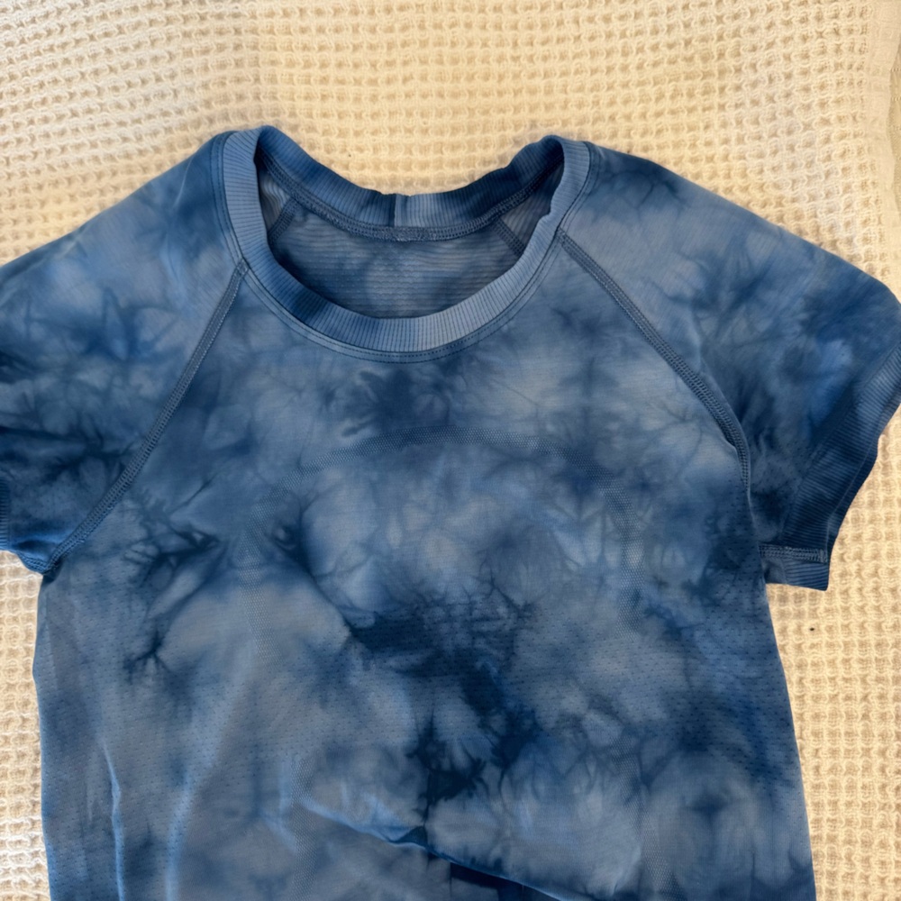 Lululemon blue short sleeve top